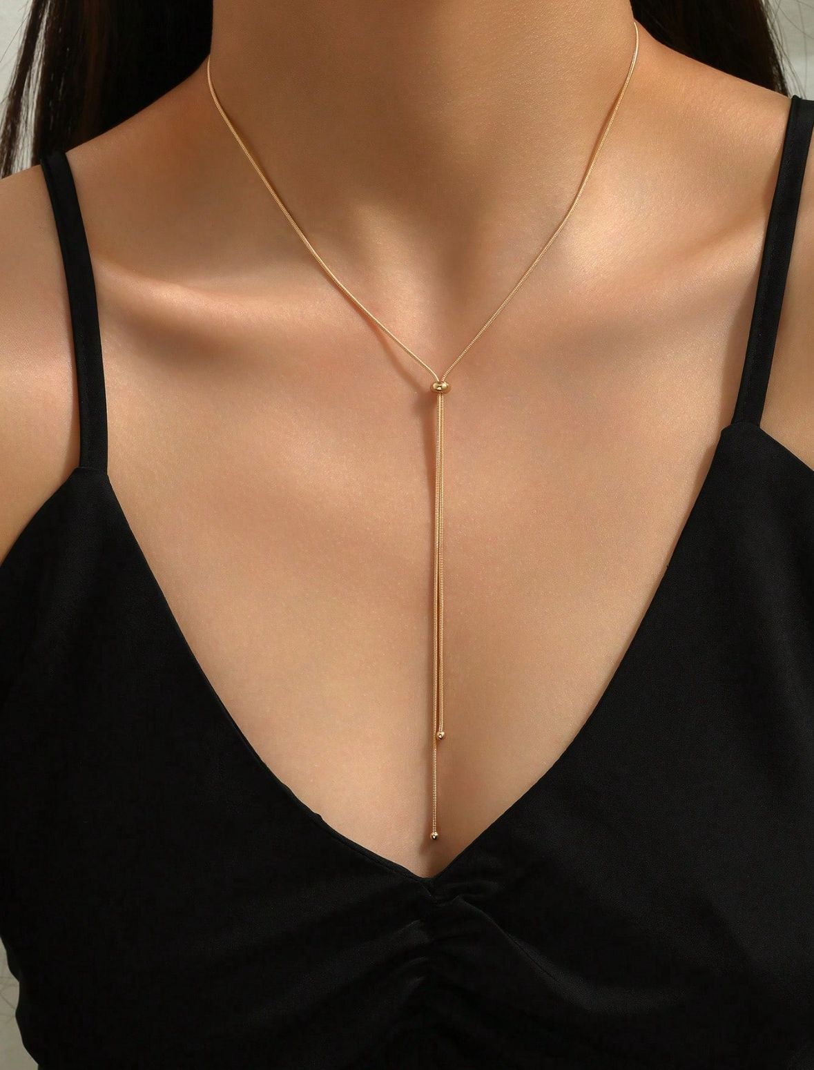 COLLAR COLGANTE CON BOLITAS