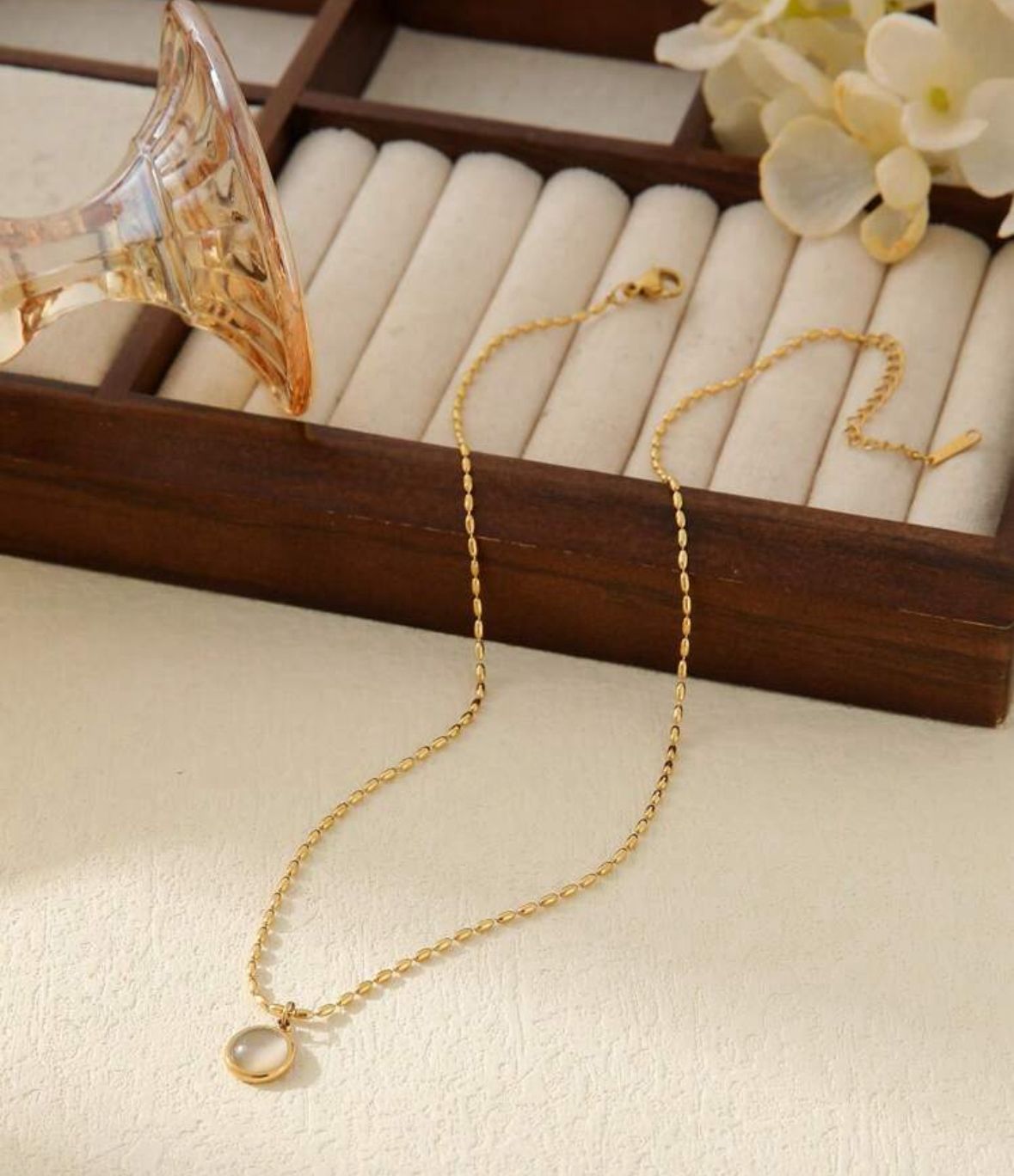 COLLAR CON PIEDRA PERLA