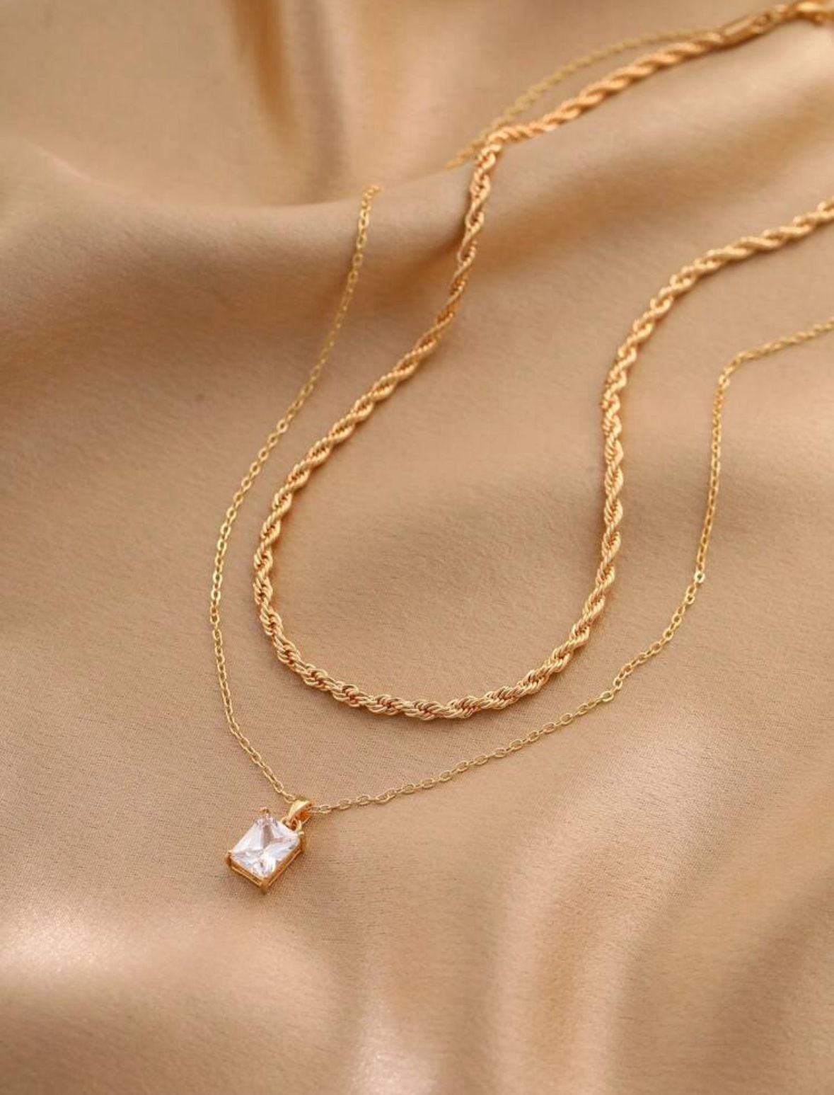 DUO DE COLLAR DORADO GRUESO CON PIEDRA BLANCA