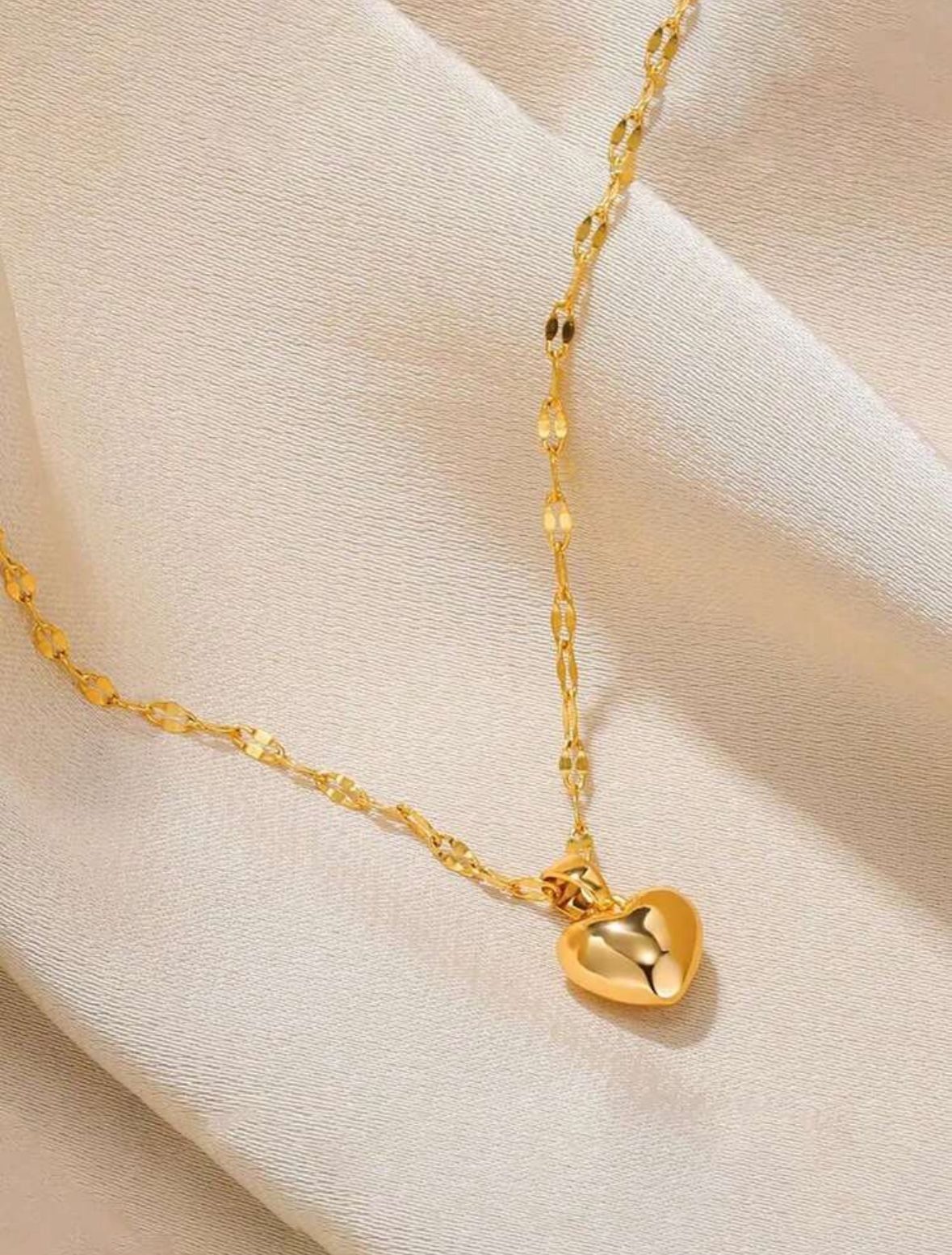 COLLAR CORAZON CON CADENA GRUESA DORADO