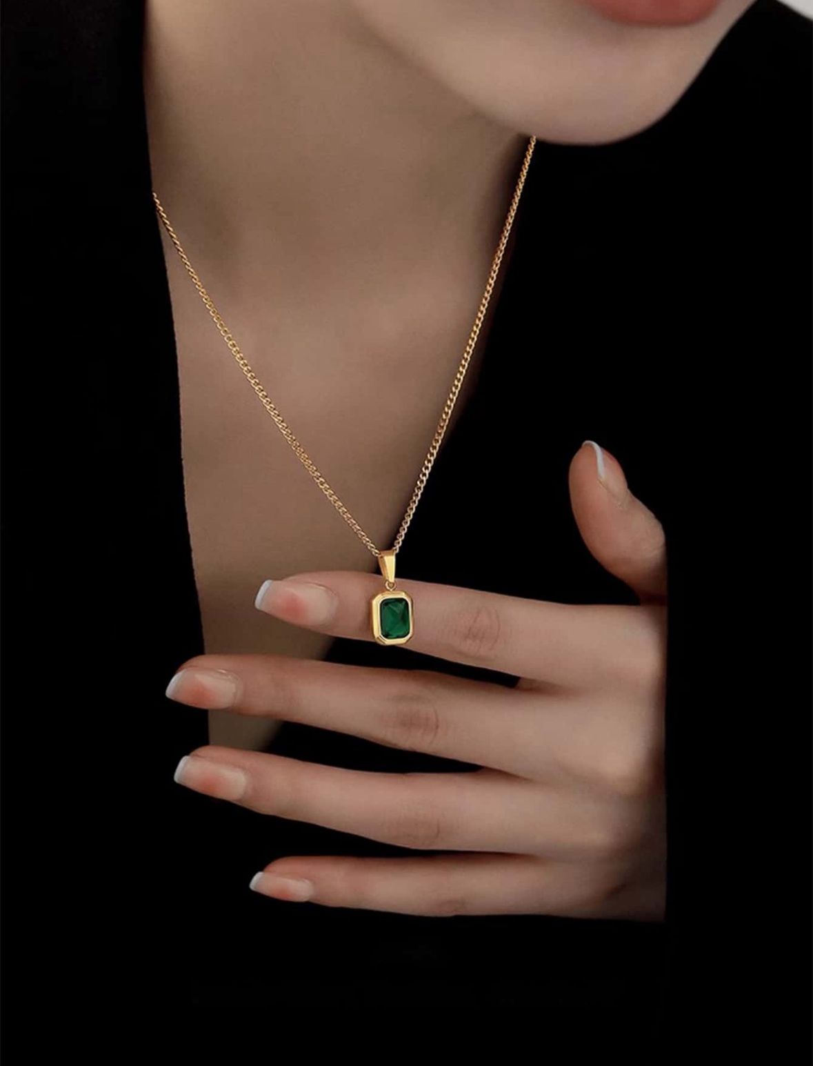 COLLAR CON PIEDRA CUADRADA