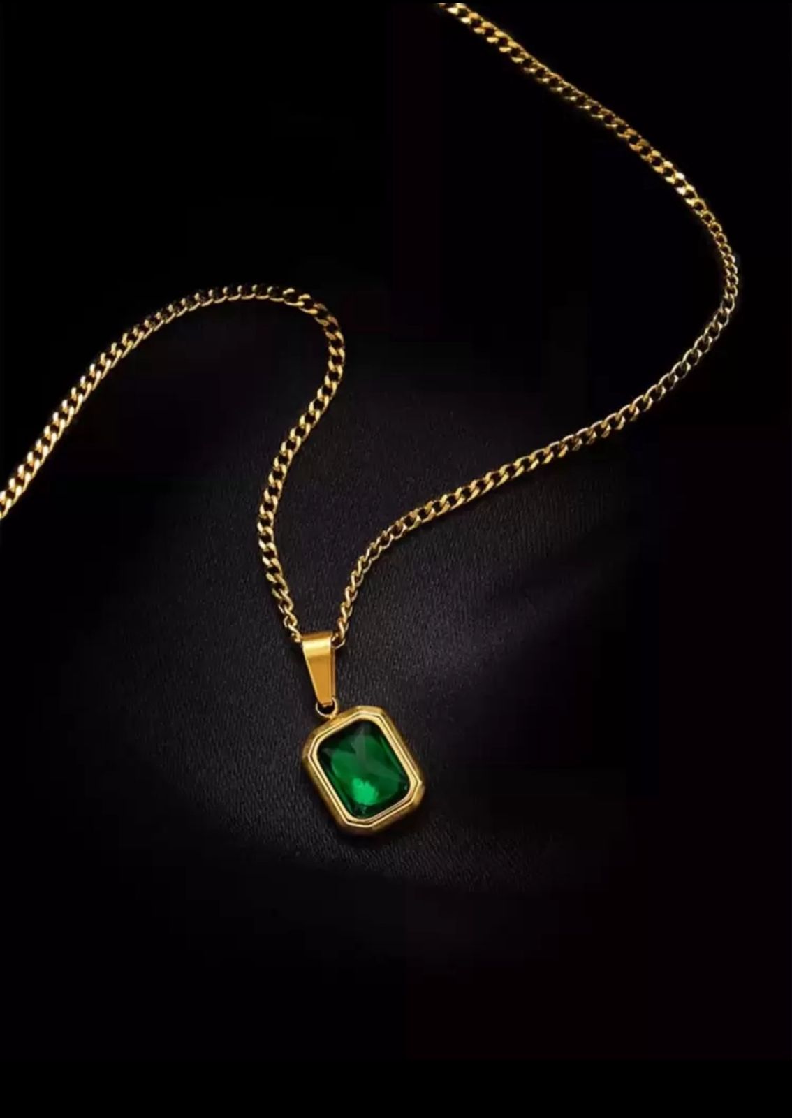 COLLAR CON PIEDRA CUADRADA