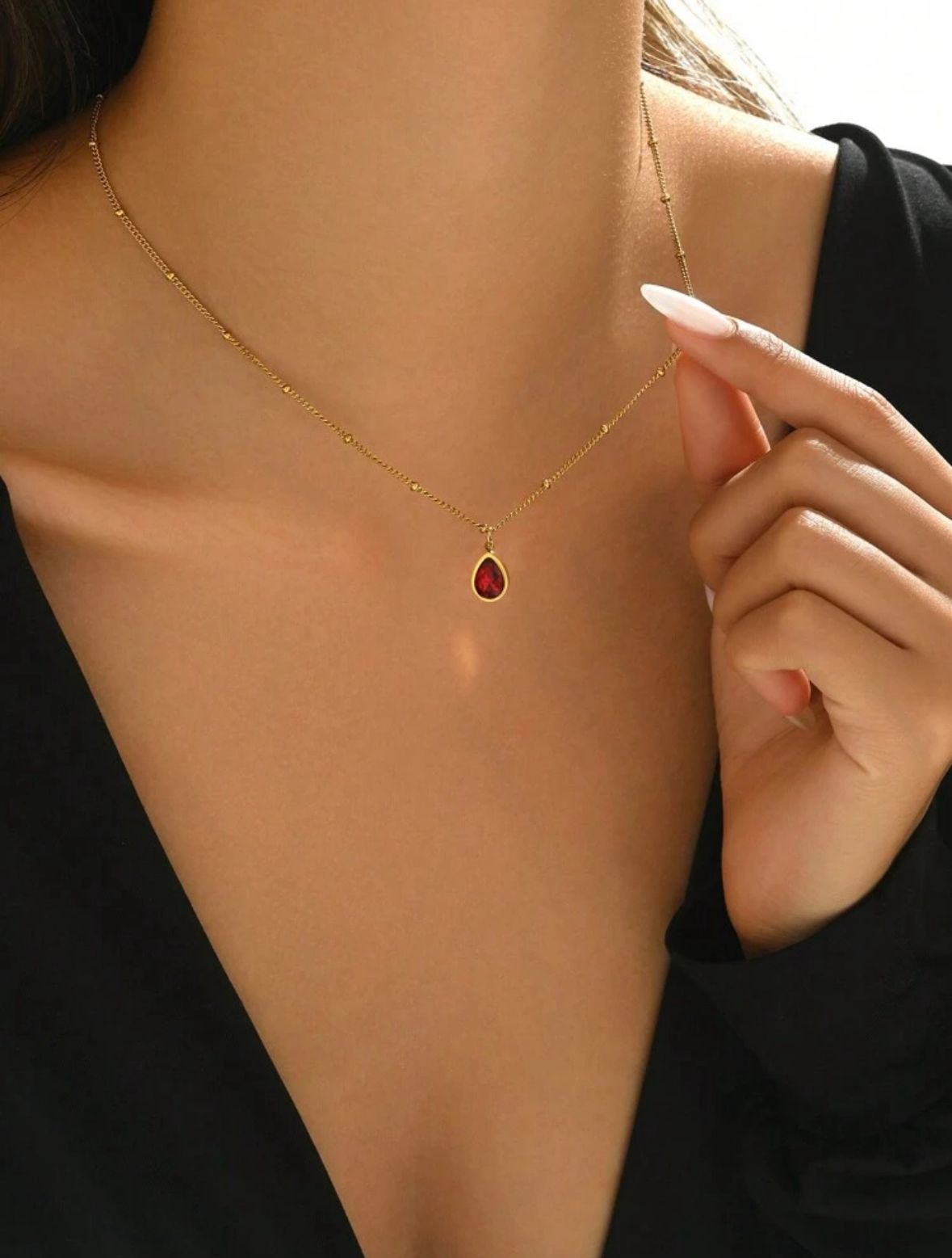 COLLAR DORADO CON PIEDRERIA