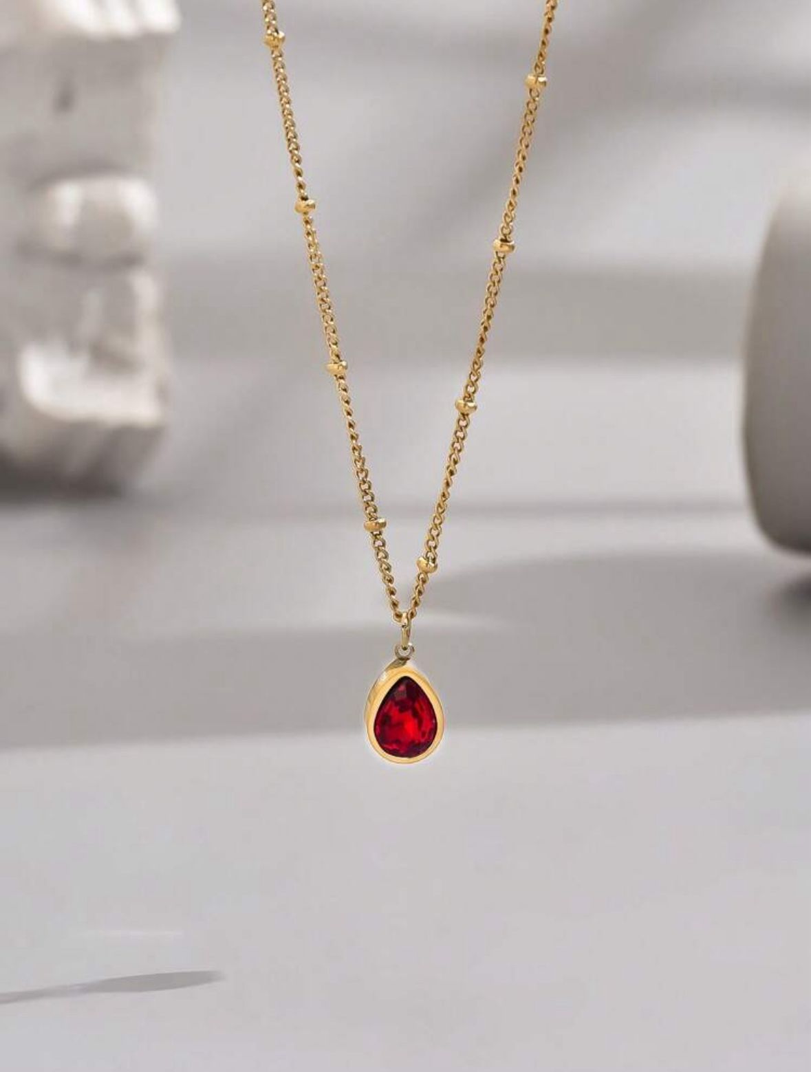 COLLAR DORADO CON PIEDRERIA