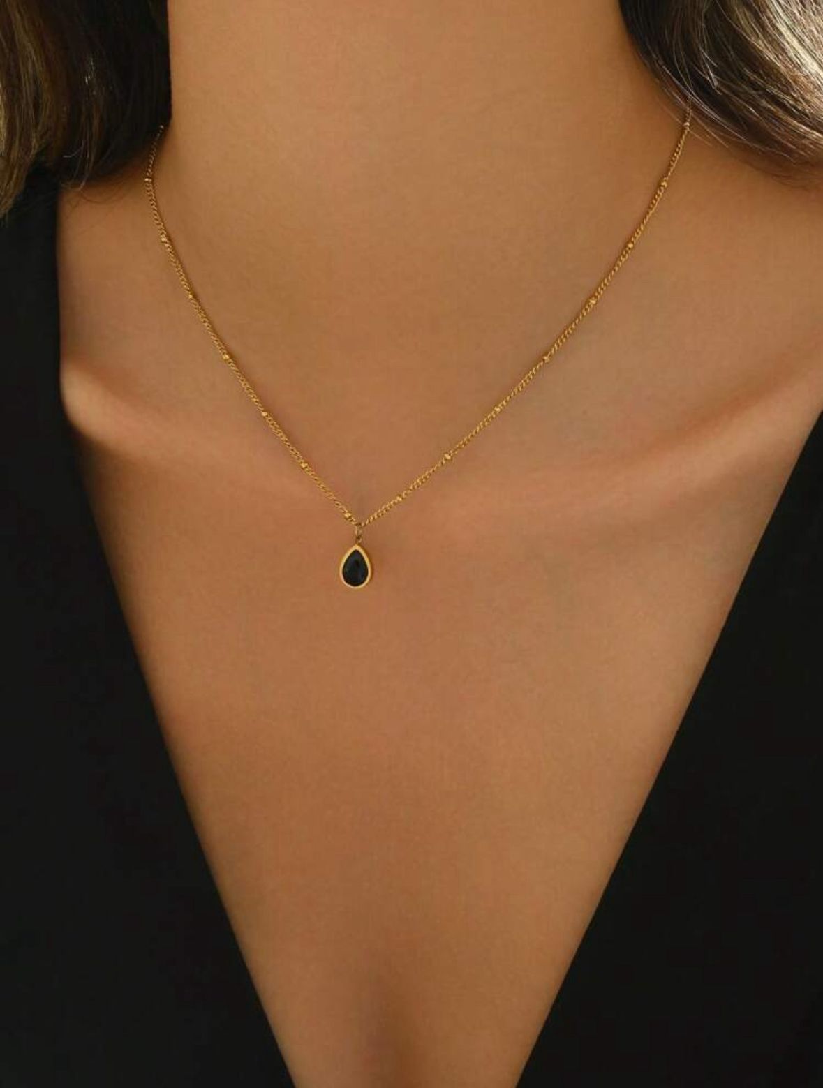 COLLAR DORADO CON PIEDRERIA