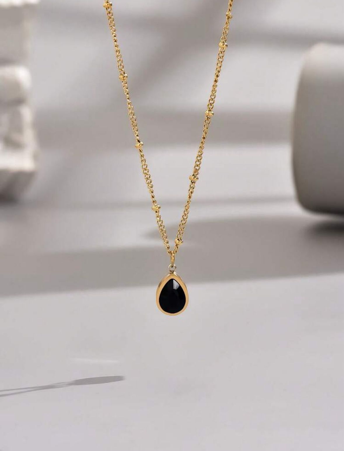 COLLAR DORADO CON PIEDRERIA