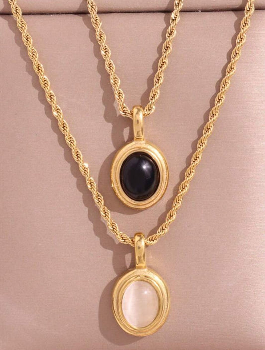 COLLAR VINTAGE CON PIEDRA NEGRO