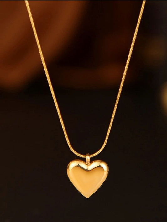 COLLAR DORADO CON DIJE DE CORAZON