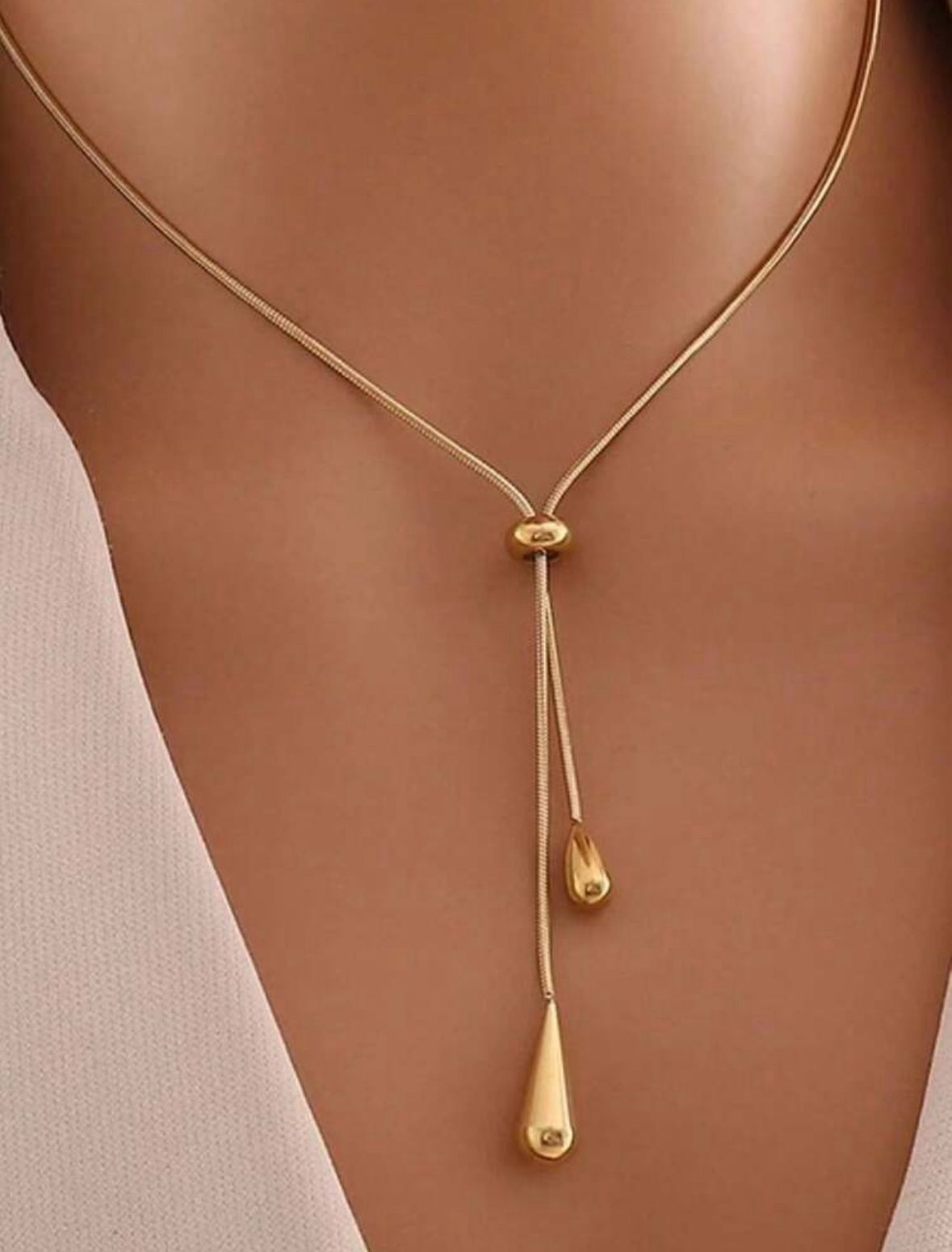COLLAR COLGANTE DE GOTAS